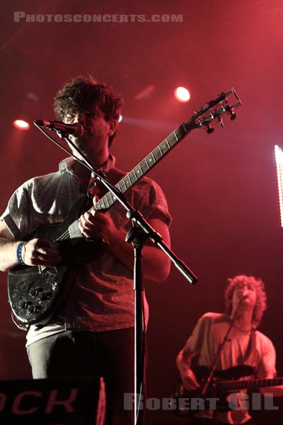 FOALS - 2010-07-02 - BELFORT - Presqu'ile du Malsaucy - Yannis Philippakis - Walter Gervers